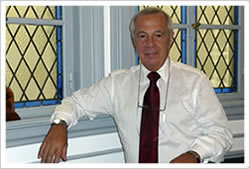 Dr. Roberto A. Muguillo